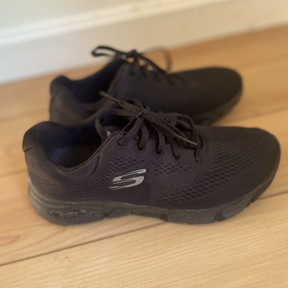 Sketchers arch fit 8.5